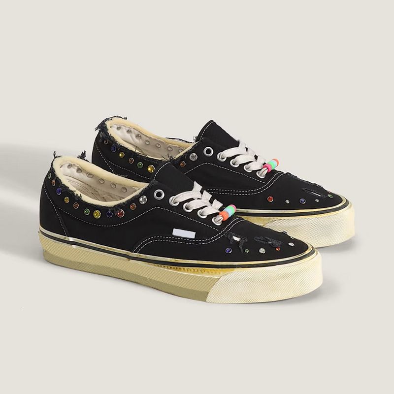 Latest Designer Canvas Shoes Men Women Pearlized Sneakers White Fuchsia Red Blue Pearl Shoes Retro Skate Flats Trainers Outdoor Casual Shoes 1083 - 3 of 9